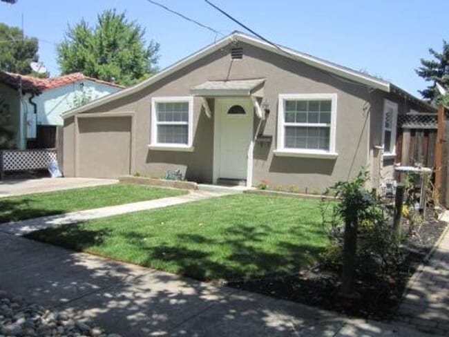 Foto del edificio - CHARMING 3 BEDROOM, 1 BATHROOM HOME IN DOW...