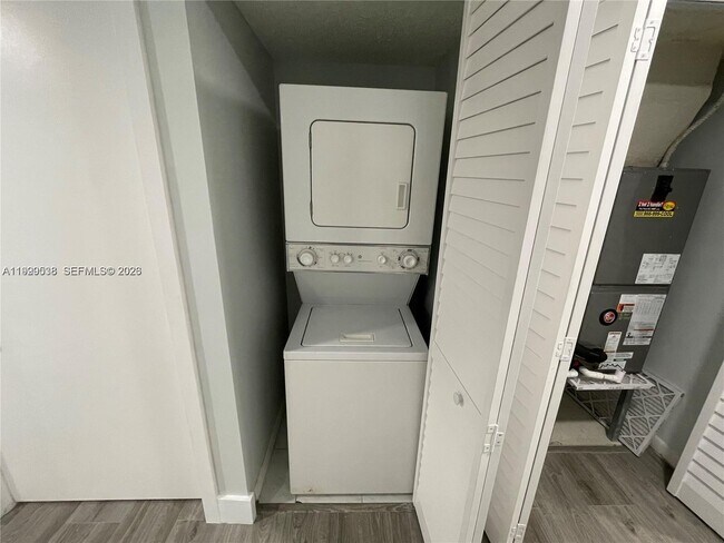 Foto del edificio - 4725 SW 62nd Ave