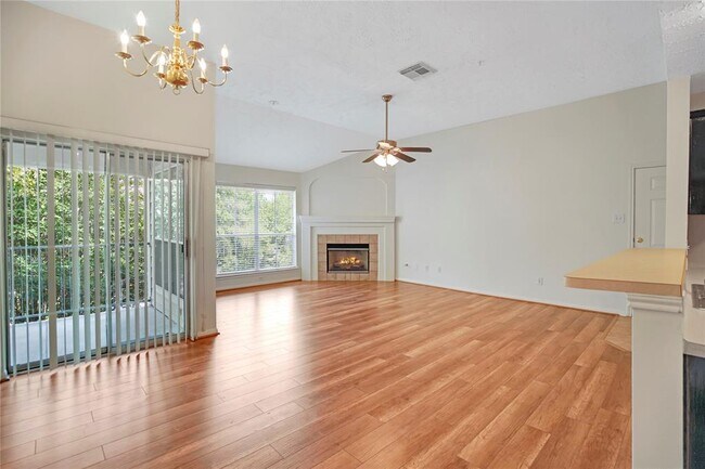 Building Photo - 8051 Bay Branch Dr
