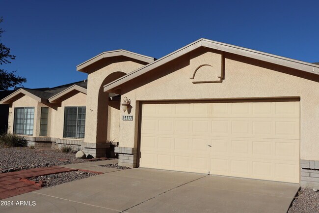 Building Photo - 3377 Thunderbird Dr