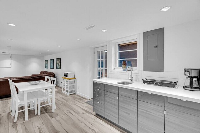 Photo du bâtiment - 2841 SW Marine Dr