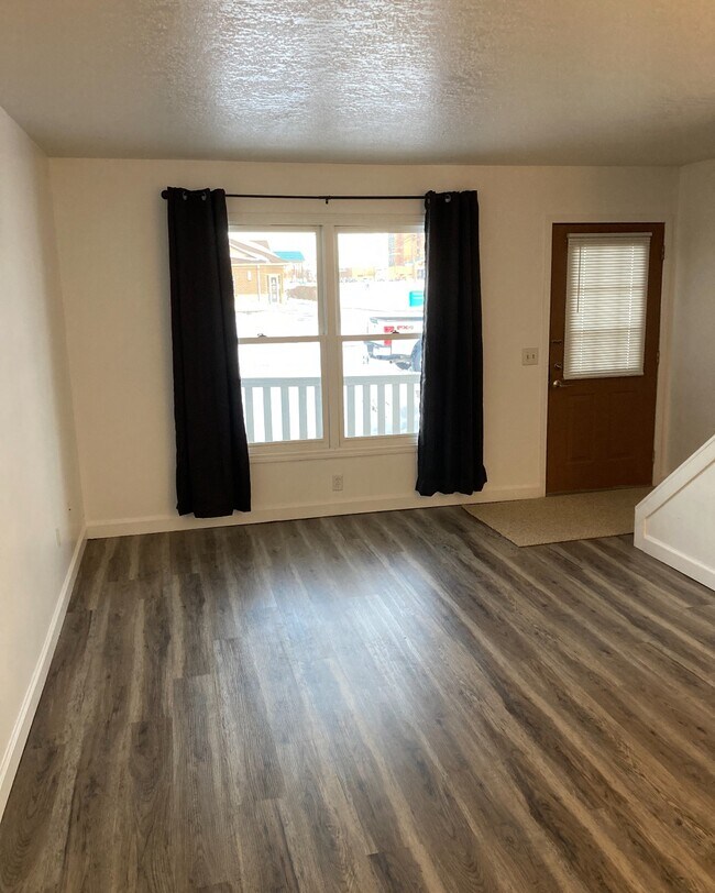 Foto del edificio - 107 S Van St