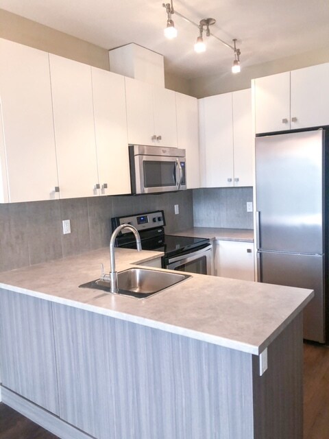 Primary Photo - 44565-44565 Vandell Dr