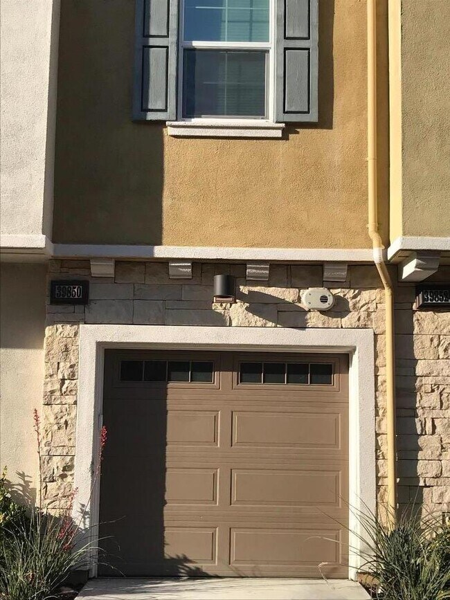 Building Photo - 39850 Sawyer Terrace