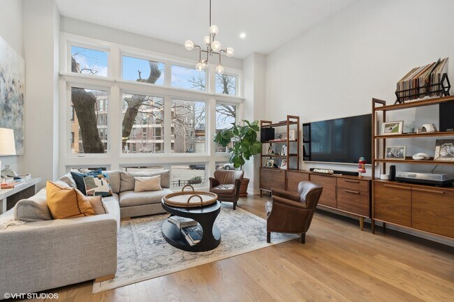 Foto del edificio - 2331 W Moffat St