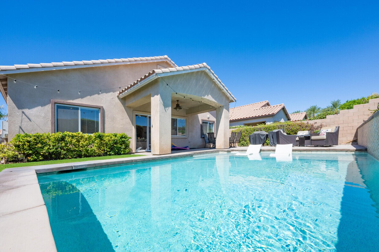 Foto principal - 45602 Big Canyon St