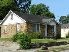 Building Photo - 706 W 16th St