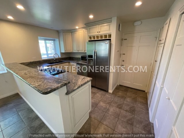 Building Photo - 2220 E Murray Holladay Rd APT 54, Holladay...