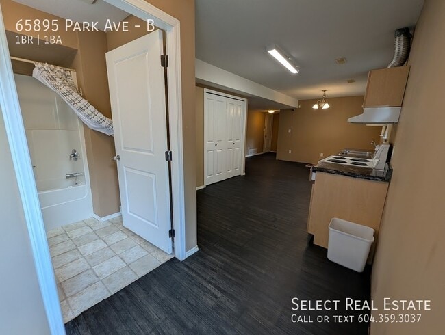 Building Photo - 65895 Park Ave