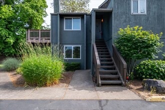 Building Photo - 2864 Newton Pl