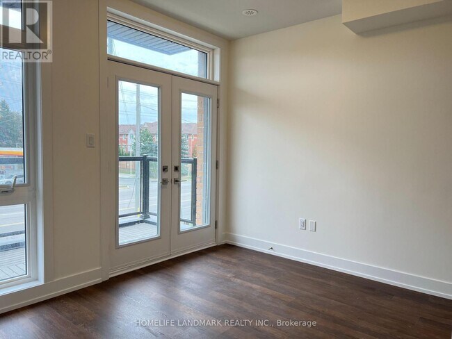 Photo du bâtiment - 12860 Yonge St