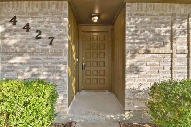 Foto del edificio - 4427 Burkegate Dr