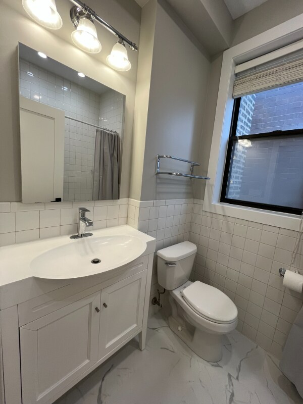 Foto del edificio - 1320 N Wicker Park Ave