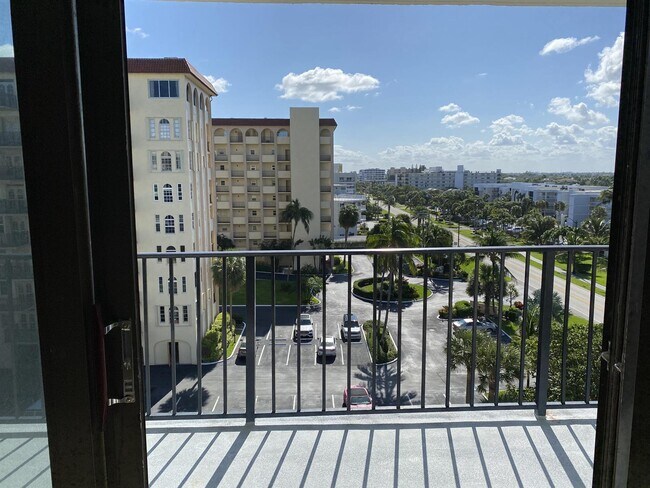 Foto del edificio - 3460 S Ocean Blvd