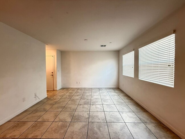 Building Photo - 3 BED 2.5 BATH 2 CAR GARAGE TOWNHOUSE w/ LOFT in CADENCE FOR RENT!