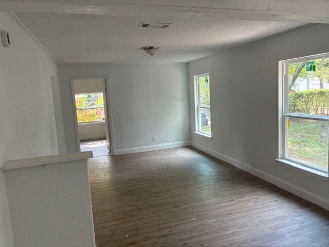 Foto del edificio - 1107 Pecan Ave