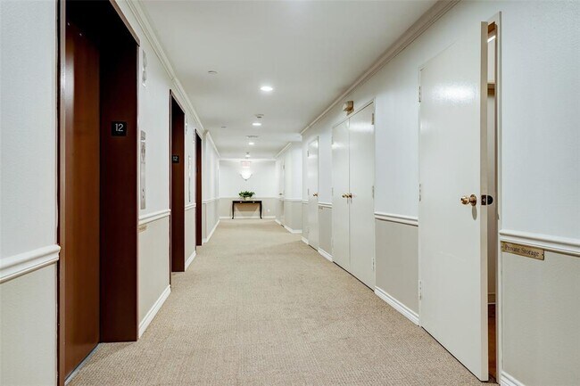 Foto del edificio - 651 Bering Dr