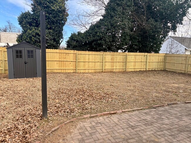 Building Photo - 2511 Charles St