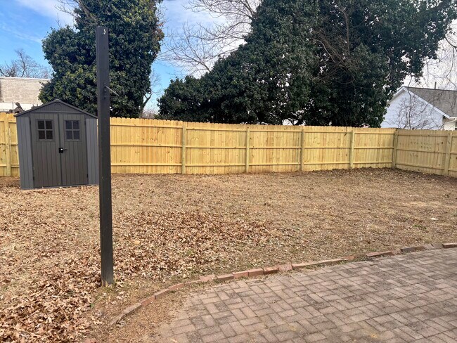 Foto del edificio - 2511 Charles St