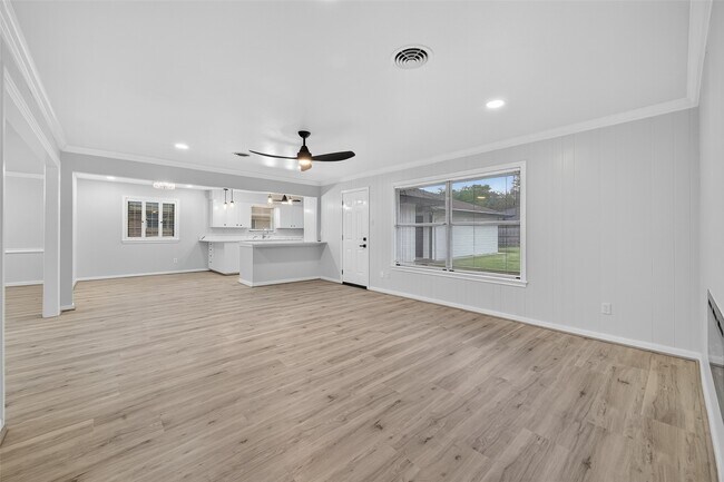 Foto del edificio - 5322 Wigton Dr