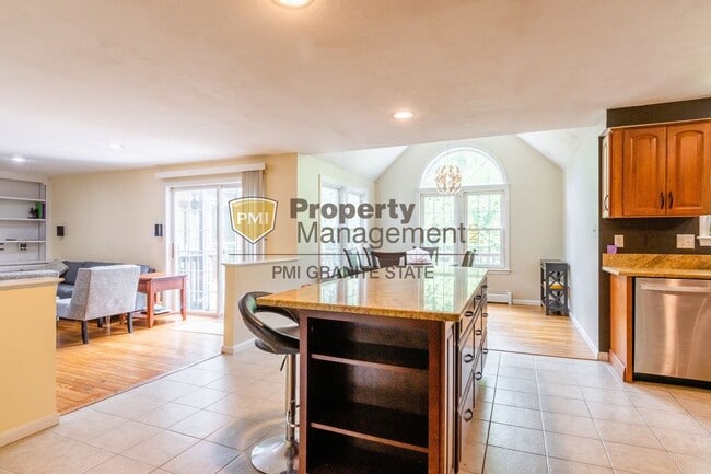 Building Photo - 4 Bedroom 4 Bath Single family Home