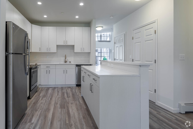 2BR,2.5BA -1775SF Kitchen - Echo Pond Luxury Apartments