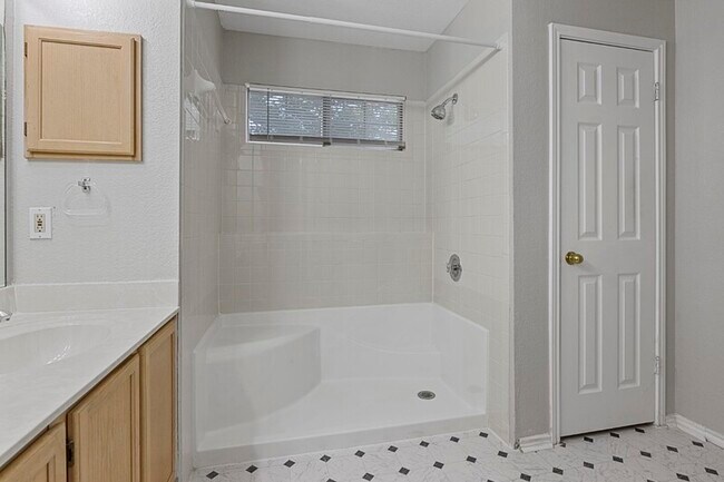 Building Photo - 12342 Thompkins Dr
