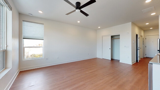 Style C Studio/1BA, 515sf - The Everett