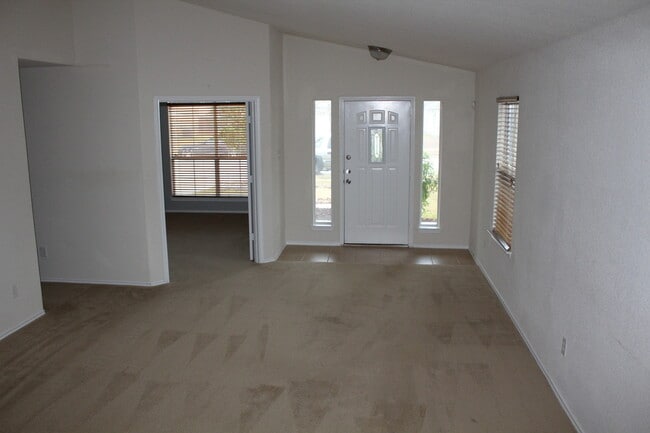 Building Photo - 3 bedroom, 2 bath house