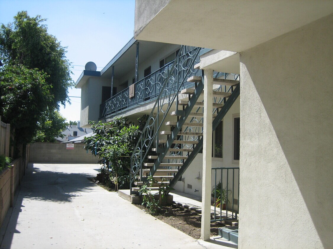 Building Photo - 1022 Grover Ave