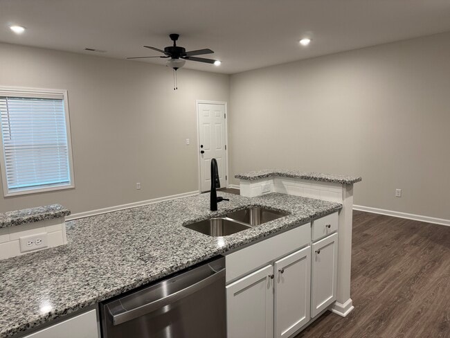 Building Photo - 205 Cherry Way