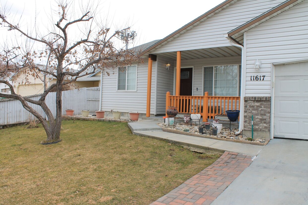 Foto principal - 3 bedroom 2 bath in the Steamboat Subdivis...