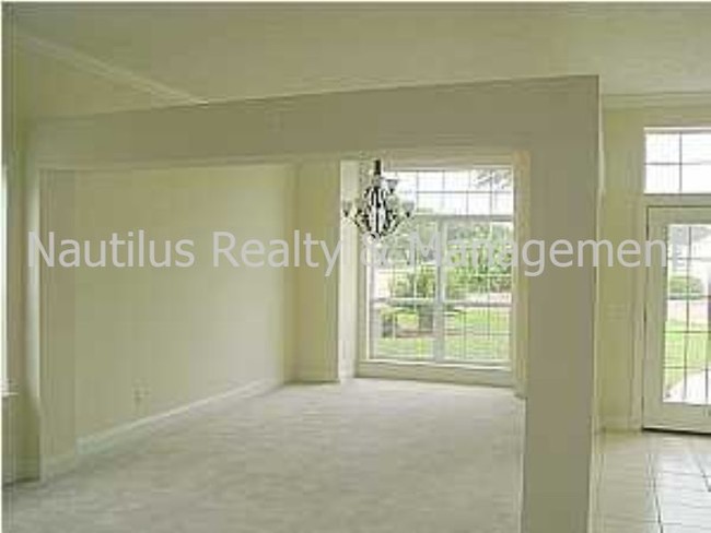 Building Photo - 2501 Pelican Bay Dr