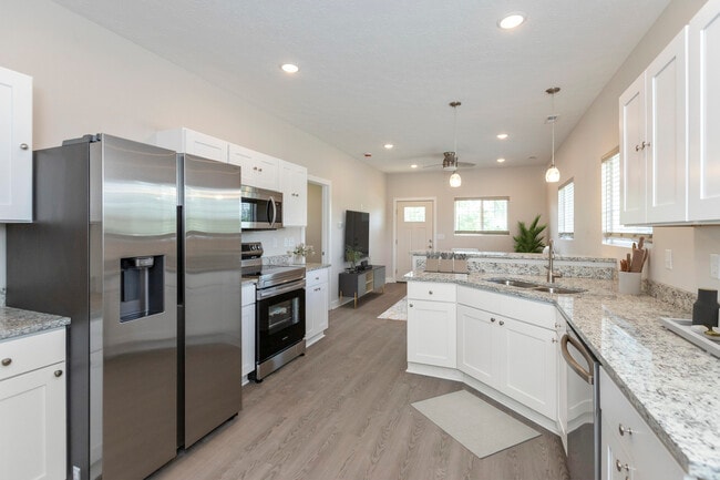 Kitchen - 752 N Elder Ave