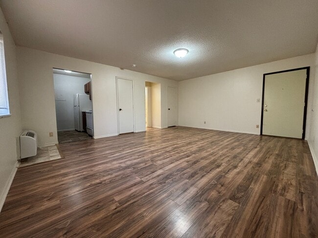Building Photo - Studio Apartment at the Brookside Apartments!