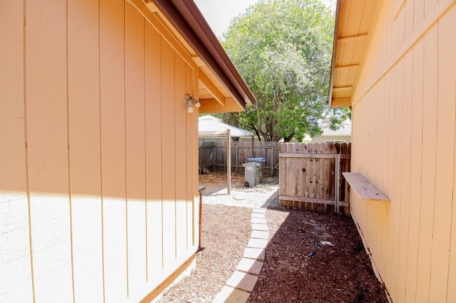 Building Photo - Updated and Spacious 2-Bed, 2-Bath House with Garage in Marvin Gardens