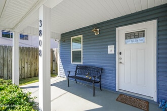 Building Photo - 3808 Oriole St