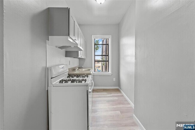 Building Photo - 9 E Monroe St