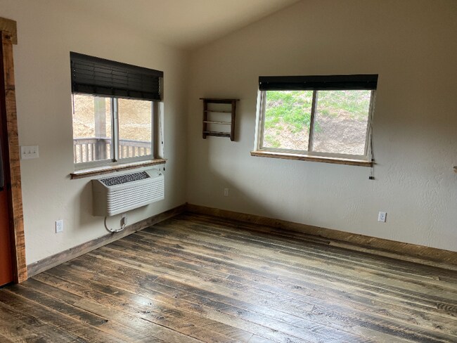 Foto del edificio - 6248-6243 Three Needles Ln