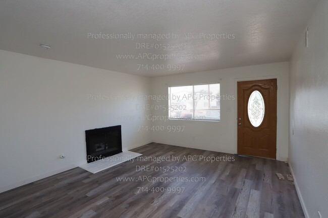 Building Photo - Newly Renovated 4 bedroom + 2 1/2 bathroom...