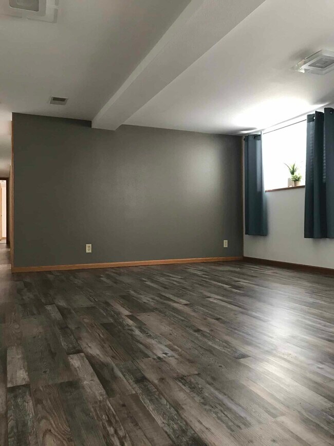 Sala de estar-1 - 767 E 5th St