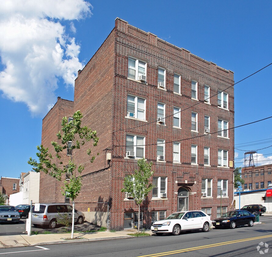 Building Photo - 300 61st St