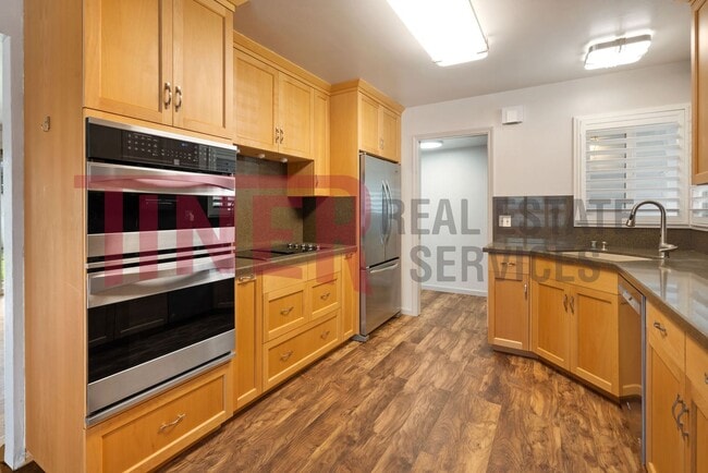 Building Photo - Beautiful 4 bedroom home close to schools ...