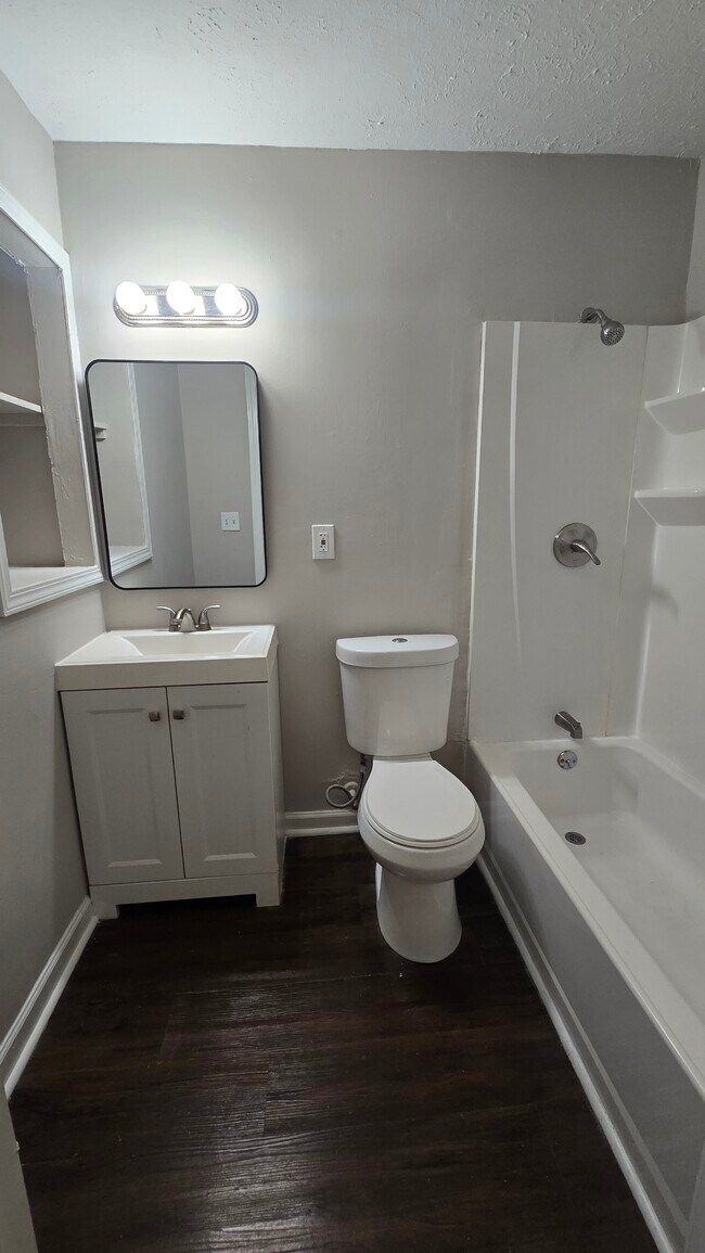DORMITORIO 1 BAÑO - 5991 Peco Ln