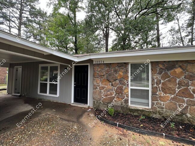 Building Photo - 10024 Whispering Pines Dr