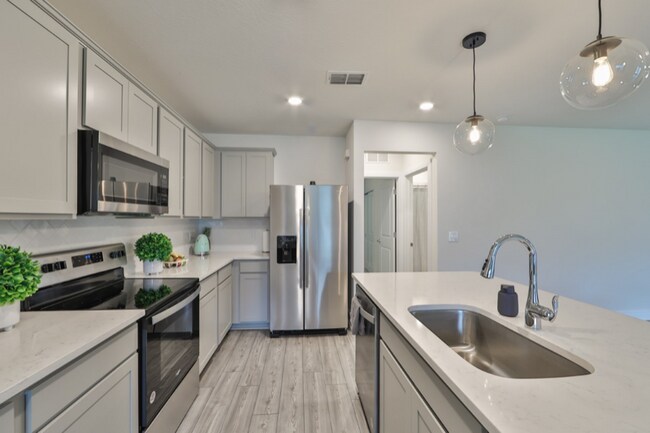 Building Photo - 30089 Skylark Dr
