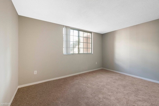 Building Photo - 3 br, 2 bath  - 343 Aragon Ave 400
