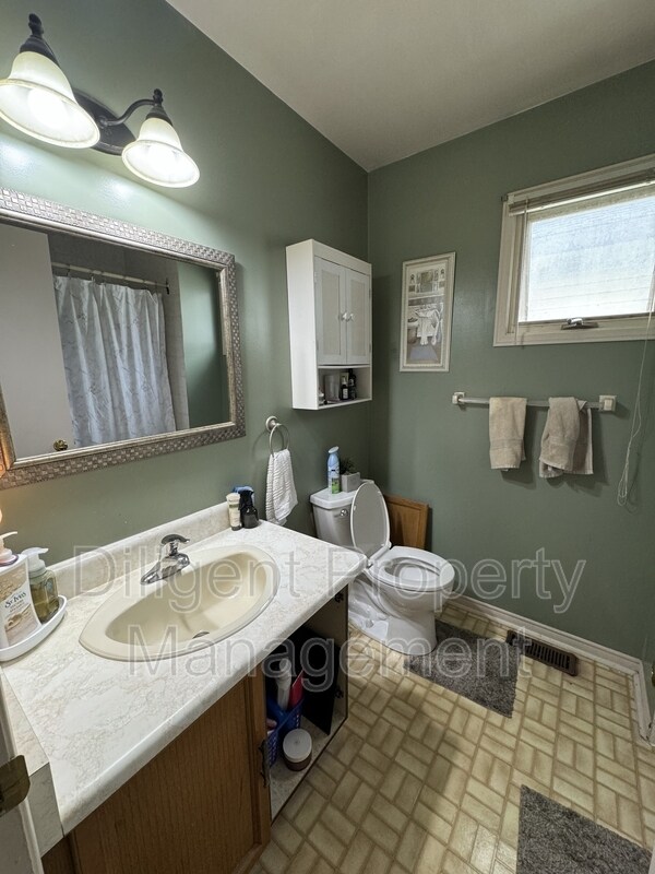 Photo du bâtiment - 1241 Huntington Cir