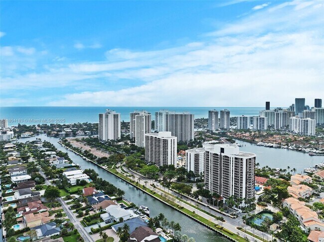 Foto del edificio - 3600 Yacht Club Dr