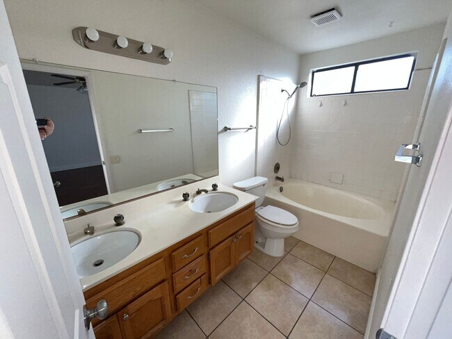 Building Photo - 4 Bed| 2 Bath | 1800 SF | Single Story | Tenant pays $175 monthly for WS&G